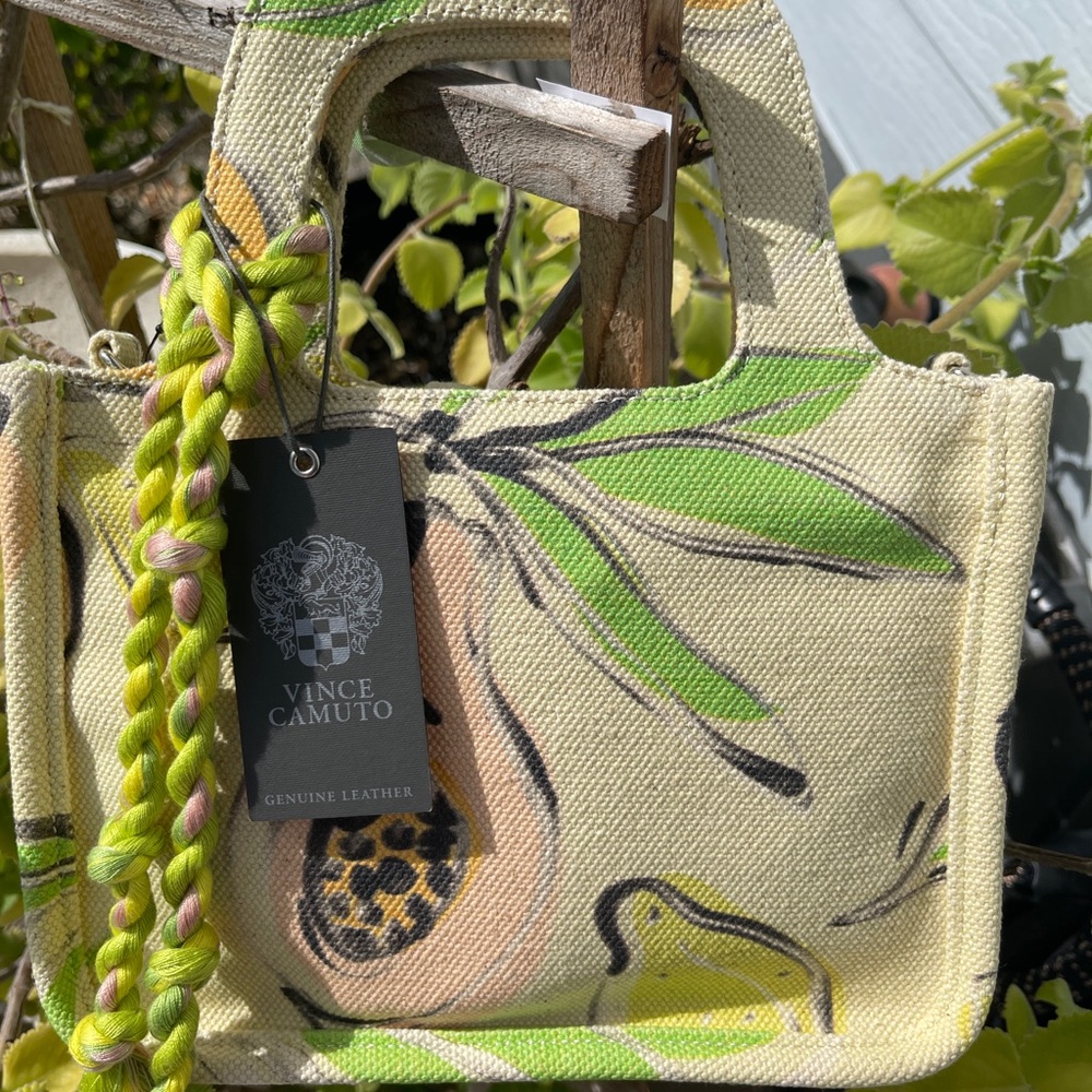VINCE CAMUTO Printed Small Canvas Tote-Oriel In La Frutta - Picture 5 of 15